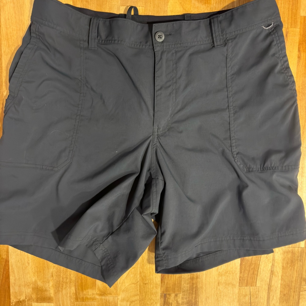 REI woman’s Bermuda shorts black 20w